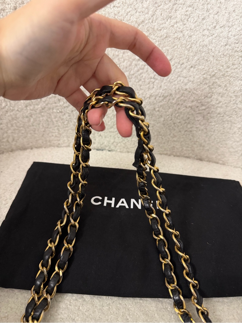 CHANEL Black Quilted Leather Shoulder Bag with Gold Chain SMALL - Picture 9 of 13